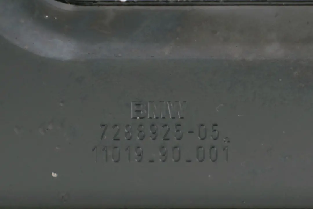 Osłona mocowanie tunelu podwozia do MINI F55 F56 o numerze 7286925 MINI F55 F56 Osłona mocowanie tunelu podwozia - SKU 7286925 - Numer Części 7286925