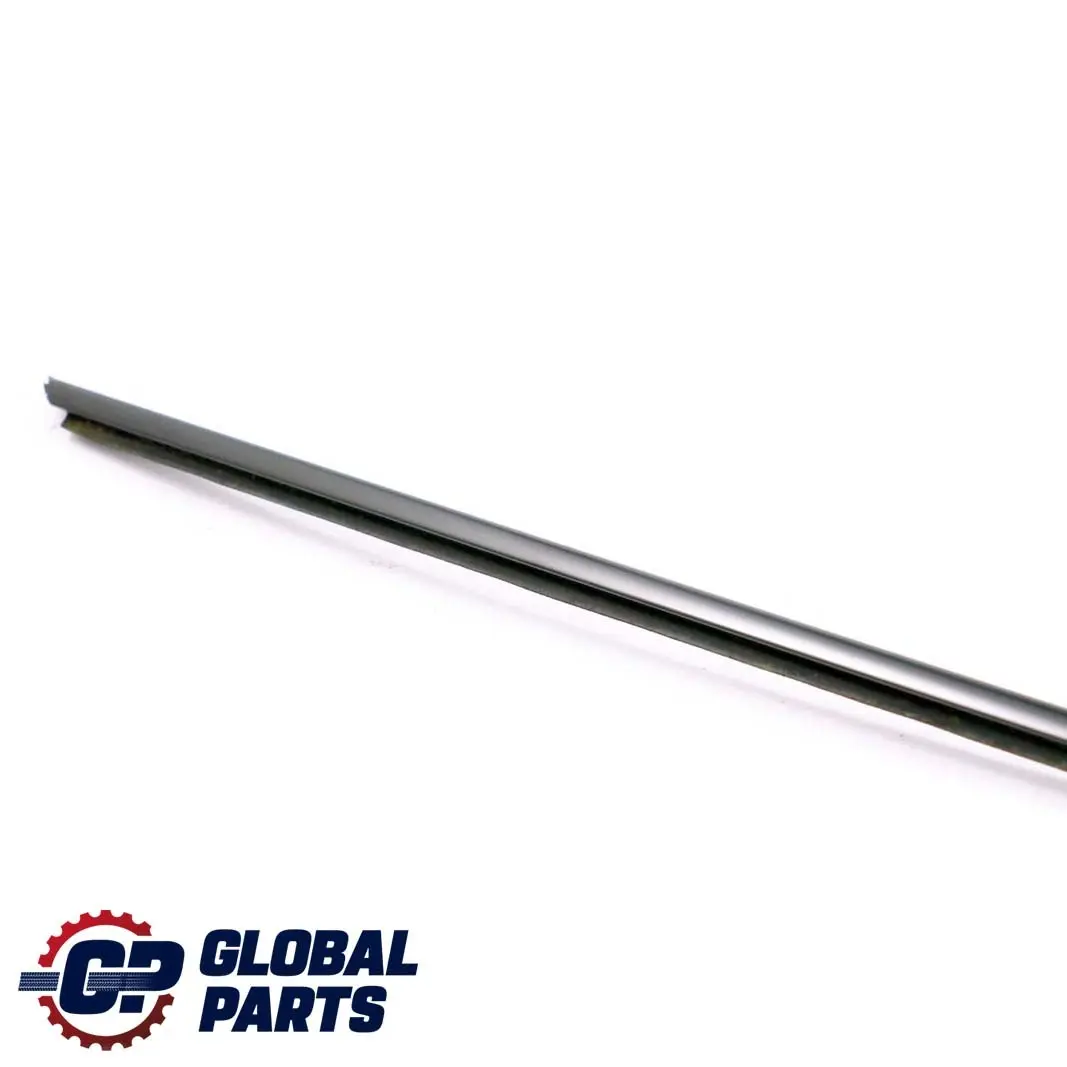 Delantero Derecho Burlete Exterior Puerta Alto Brillo para BMW F32 F33 F82 M4 con número de pieza 7279774 BMW F32 F33 F82 M4 Delantero Derecho Burlete Exterior Puerta Alto Brillo - SKU 7292564 - Número de pieza 7279774