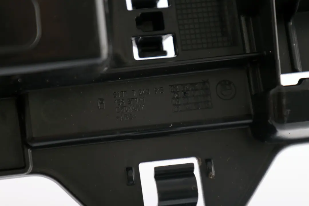 Mocowanie Listwa Progu Lewy 7240915 do BMW F20 o numerze 7293555 BMW F20 Mocowanie Listwa Progu Lewy 7240915 - SKU 7293555-1 - Numer Części 7293555