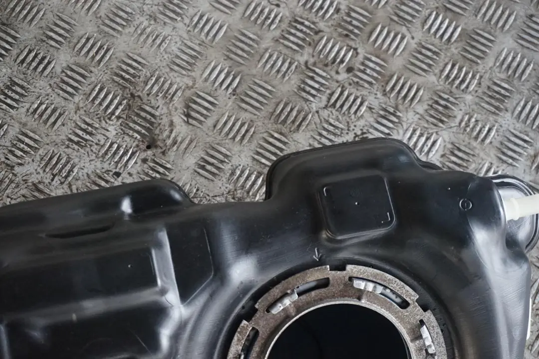 Reihe F20 F21 F22 F23 Benzin Nackter Kraffstofftank für BMW 1 2 mit Teilenummer 7294604 BMW 1 2 Reihe F20 F21 F22 F23 Benzin Nackter Kraffstofftank - SKU 7294604-1 - Teilenummer 7294604