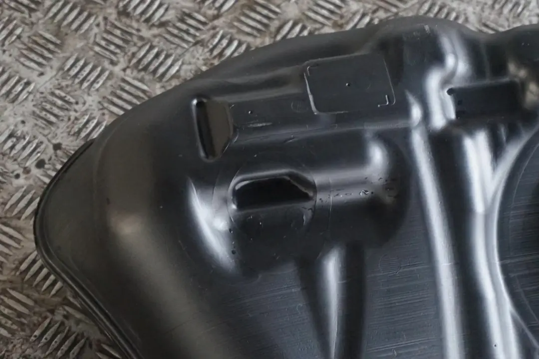 Reihe F20 F21 F22 F23 Benzin Nackter Kraffstofftank für BMW 1 2 mit Teilenummer 7294604 BMW 1 2 Reihe F20 F21 F22 F23 Benzin Nackter Kraffstofftank - SKU 7294604-1 - Teilenummer 7294604