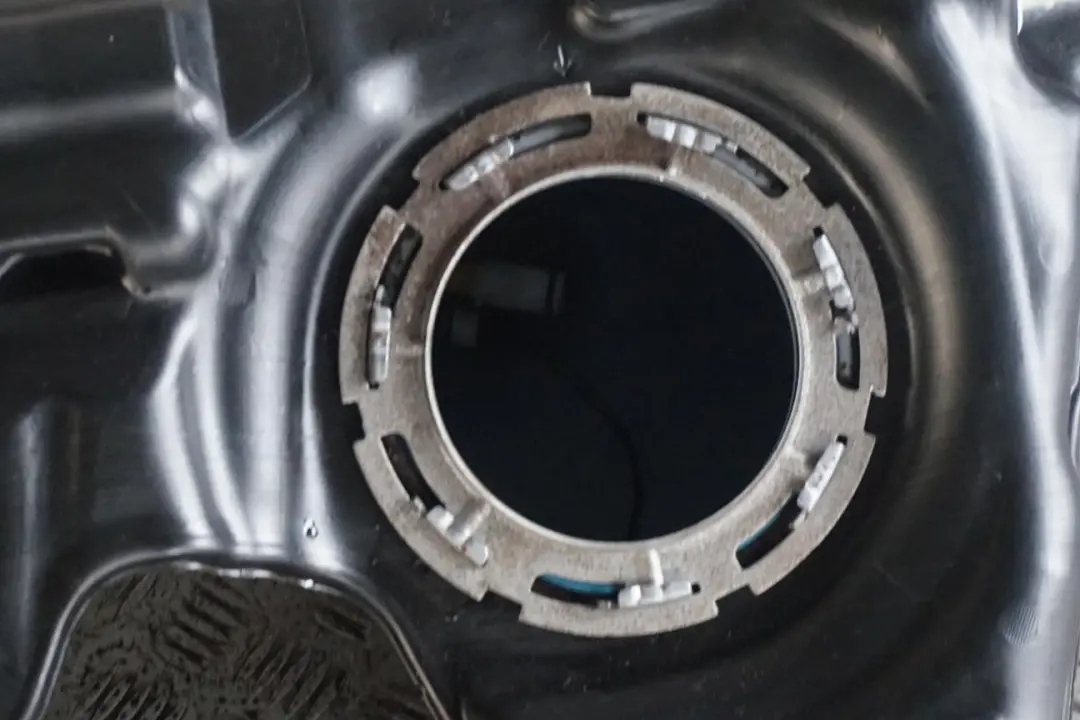 Depósito de combustible de plástico desnudo Gasolina para BMW F20 F21 F22 F23 con número de pieza 7294604 BMW F20 F21 F22 F23 Depósito de combustible de plástico desnudo Gasolina - SKU 7294604-1 - Número de pieza 7294604