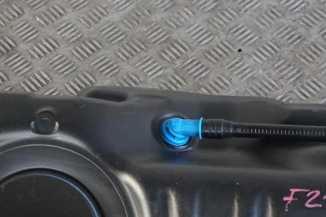 N47N Kompletter Kraftstofftank Diesel für BMW F20 F21 F22 mit Teilenummer 7294607 BMW F20 F21 F22 N47N Kompletter Kraftstofftank Diesel - SKU 7294607-1 - Teilenummer 7294607