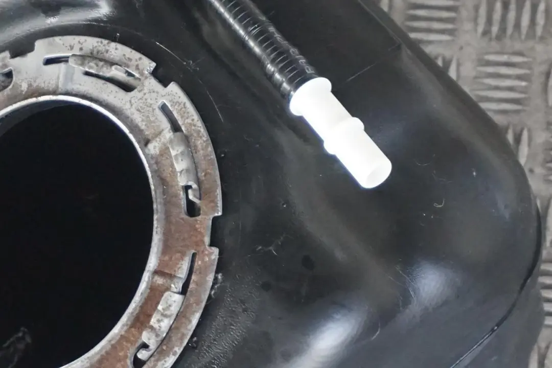 Bare Plastic Fuel Tank Diesel to BMW 3 4 Series F30 F31 F32 F33 with Part number 7294609 BMW 3 4 Series F30 F31 F32 F33 Bare Plastic Fuel Tank Diesel - SKU 7294609-1 - Part number 7294609