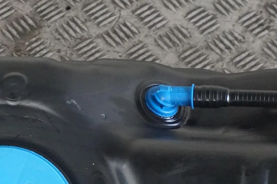 Bare Plastic Fuel Tank Diesel to BMW 3 4 Series F30 F31 F32 F33 with Part number 7294609 BMW 3 4 Series F30 F31 F32 F33 Bare Plastic Fuel Tank Diesel - SKU 7294609-1 - Part number 7294609