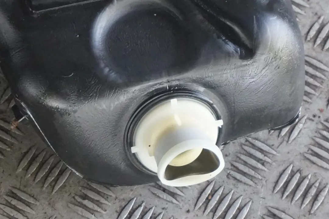 Bare Plastic Fuel Tank Diesel to BMW 3 4 Series F30 F31 F32 F33 with Part number 7294609 BMW 3 4 Series F30 F31 F32 F33 Bare Plastic Fuel Tank Diesel - SKU 7294609-1 - Part number 7294609