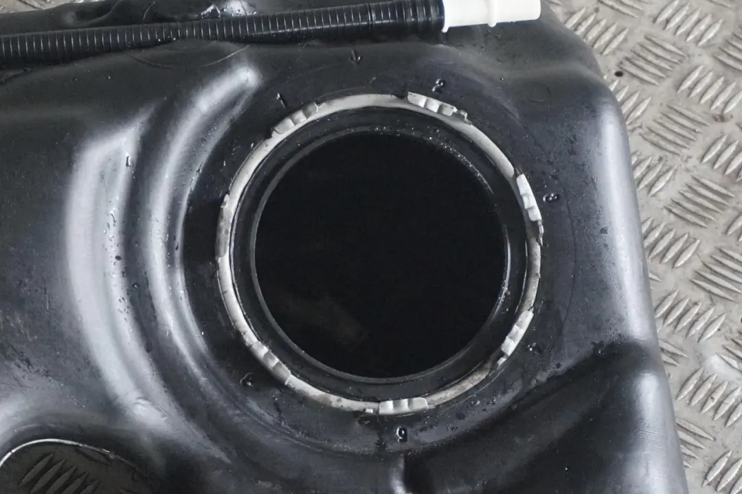 Bare Plastic Fuel Tank Diesel to BMW 3 4 Series F30 F31 F32 F33 2 with Part number 7294609 BMW 3 4 Series F30 F31 F32 F33 2 Bare Plastic Fuel Tank Diesel - SKU 7294609-2 - Part number 7294609