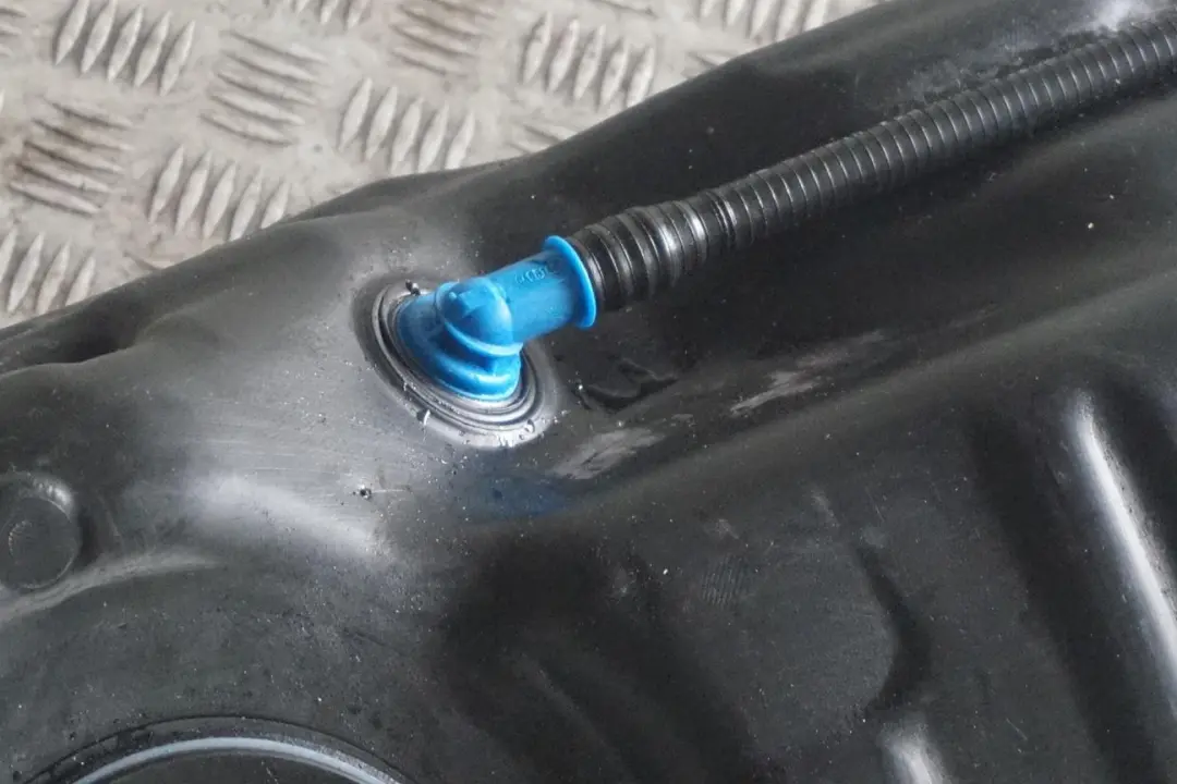 Reihe F30 F31 F32 F33 2 Diesel Nackter Kraffstofftank für BMW 3 4 mit Teilenummer 7294609 BMW 3 4 Reihe F30 F31 F32 F33 2 Diesel Nackter Kraffstofftank - SKU 7294609-2 - Teilenummer 7294609