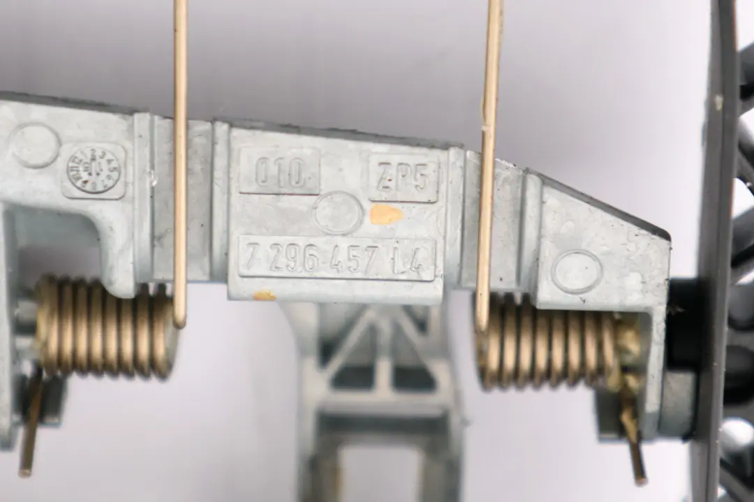 Maniglia Esterna Porta Anteriore Sinistra per Mini F55 con numero di parte 7296457 Mini F55 Maniglia Esterna Porta Anteriore Sinistra - SKU 7296457 - Numero di parte 7296457