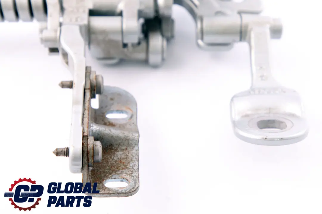 Tylny Prawy Zawias Klapy Bagażnika Glacier Silver A83 7263158 do BMW F31 o numerze 7298070 BMW F31 Tylny Prawy Zawias Klapy Bagażnika Glacier Silver A83 7263158 - SKU 7298070-GSB - Numer Części 7298070