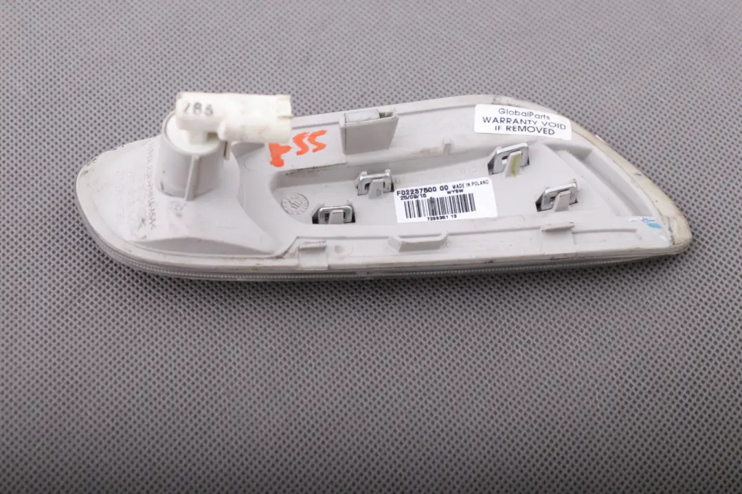 Indicatore laterale anteriore sinistra per Mini Cooper S F55 F56 F57 con numero di parte 7298351 Mini Cooper S F55 F56 F57 Indicatore laterale anteriore sinistra - SKU 7298351 - Numero di parte 7298351