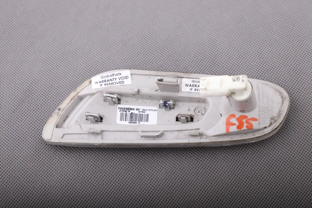 Laterale Indicatore Direzione Anteriore Destro per Mini Cooper S F55 F56 F57 con numero di parte 7298352 Mini Cooper S F55 F56 F57 Laterale Indicatore Direzione Anteriore Destro - SKU 7298352 - Numero di parte 7298352