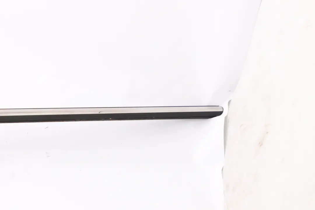Bandeau De Fenêtre De Porte Mini F56 Avant Droite Garniture de joint chromé pour à propos du numéro de pièce 7299992 Bandeau De Fenêtre De Porte Mini F56 Avant Droite Garniture de joint chromé - SKU 7299992 - Numéro de pièce 7299992