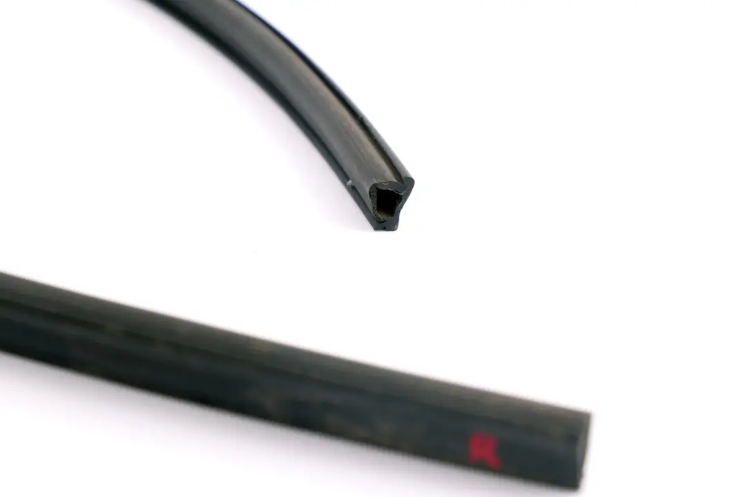 Chiusura Ermetica Guarnizione Telaio Del Tetto Dx per Mini Cooper One F56 con numero di parte 7300004 Mini Cooper One F56 Chiusura Ermetica Guarnizione Telaio Del Tetto Dx - SKU 7300004 - Numero di parte 7300004