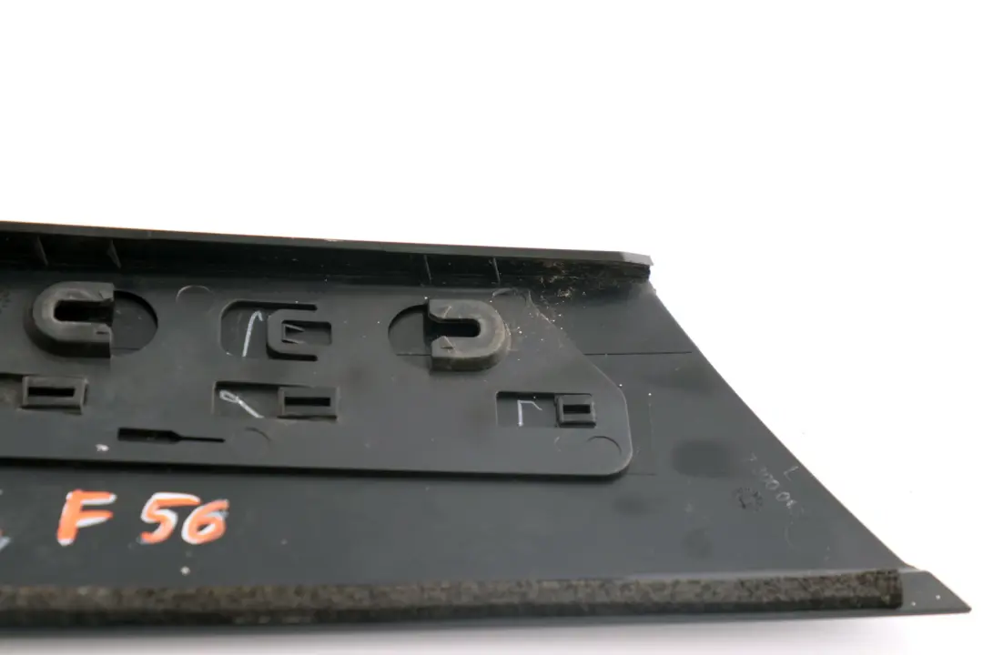 Columna Exterior C Tapa Pilar Trasero Izquierdo para Mini Cooper One F56 con número de pieza 7300013 Mini Cooper One F56 Columna Exterior C Tapa Pilar Trasero Izquierdo - SKU 7300013 - Número de pieza 7300013