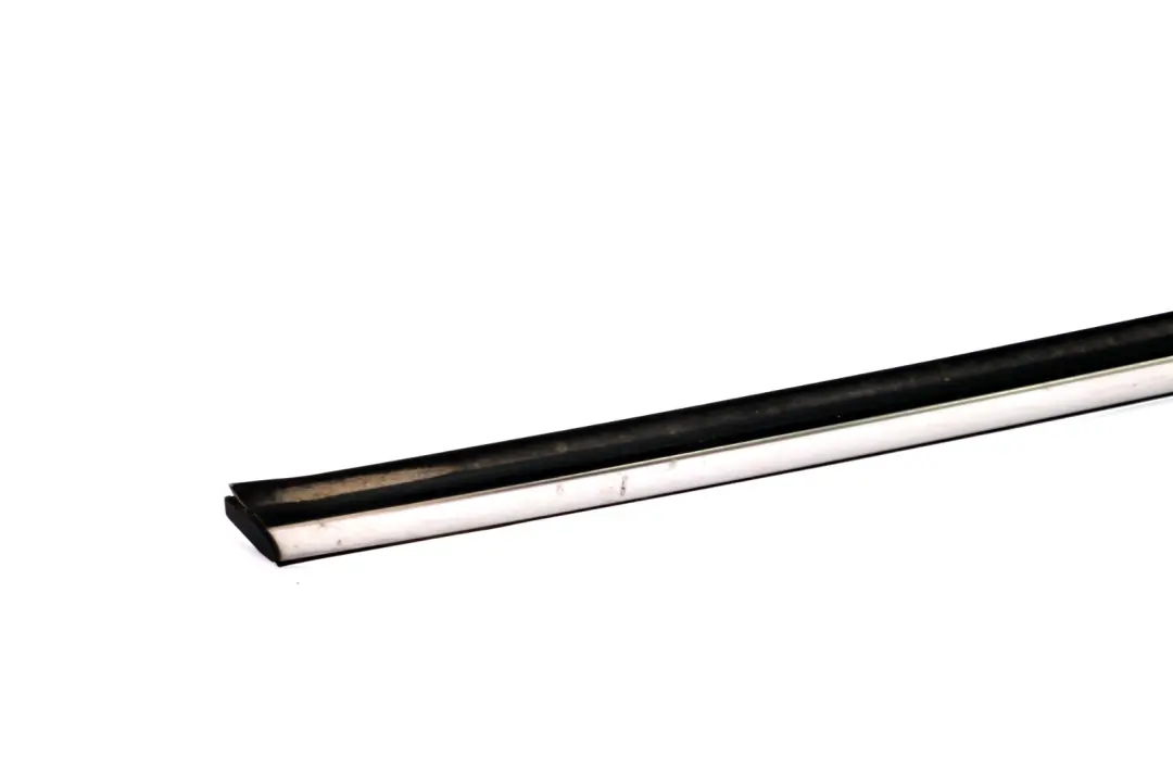 Trasero Izq. Moldura lateral cromo para Mini Cooper One F56 con número de pieza 7300019 Mini Cooper One F56 Trasero Izq. Moldura lateral cromo - SKU 7300019 - Número de pieza 7300019