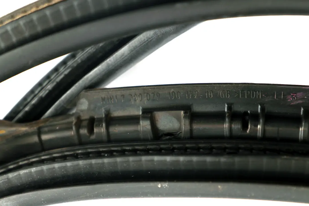 Uszczelka Drzwi Lewy Przód do Mini Cooper One F56 o numerze 7408449 Mini Cooper One F56 Uszczelka Drzwi Lewy Przód - SKU 7300029 - Numer Części 7408449