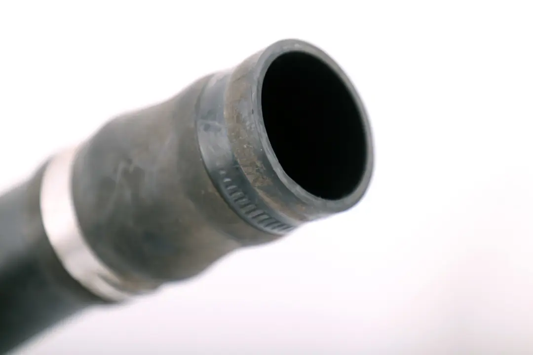 Tubo De plastico De llenado Cuello De La manguera Diesel para Mini One F55 con número de pieza 7300498 Mini One F55 Tubo De plastico De llenado Cuello De La manguera Diesel - SKU 7300498 - Número de pieza 7300498