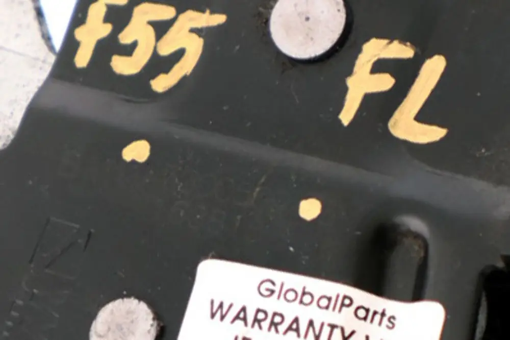 Sistema di chiusura anteriore del cofano motore a sinistra per Mini F55 con numero di parte 7300569 Mini F55 Sistema di chiusura anteriore del cofano motore a sinistra - SKU 7300569 - Numero di parte 7300569