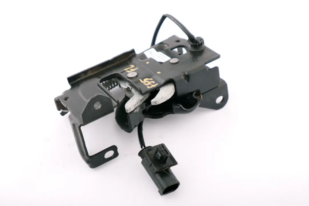 Sistema di chiusura anteriore del cofano motore a sinistra per Mini F55 con numero di parte 7300569 Mini F55 Sistema di chiusura anteriore del cofano motore a sinistra - SKU 7300569 - Numero di parte 7300569