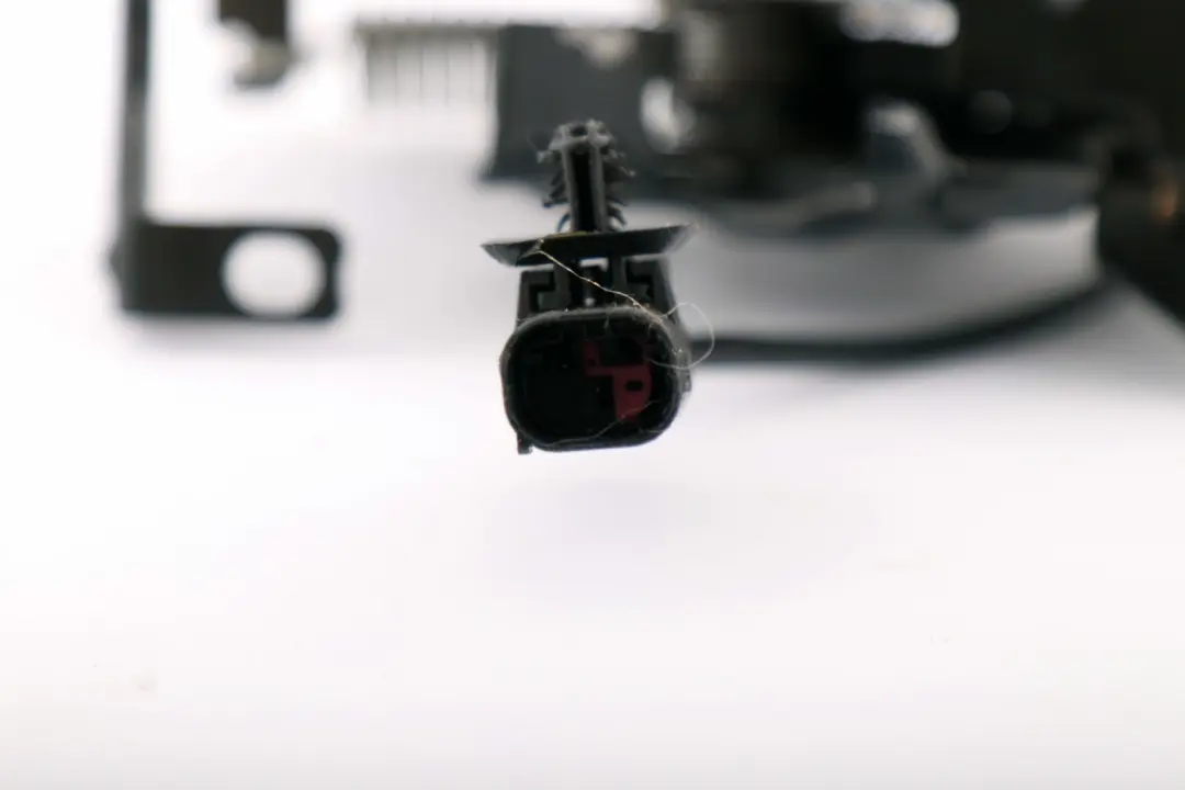Sistema di chiusura anteriore del cofano motore a sinistra per Mini F55 con numero di parte 7300569 Mini F55 Sistema di chiusura anteriore del cofano motore a sinistra - SKU 7300569 - Numero di parte 7300569