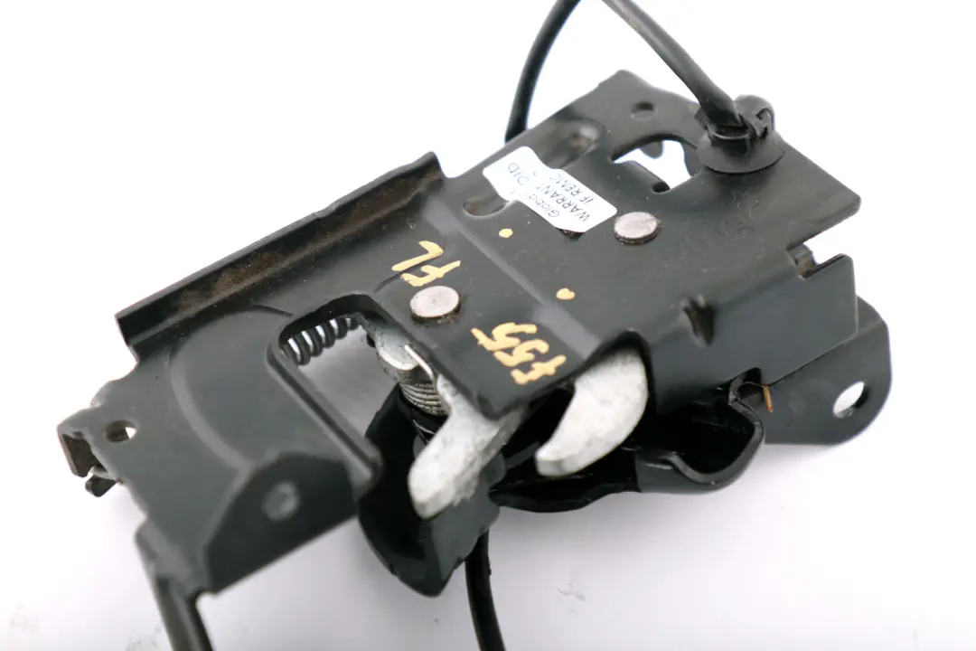 Sistema di chiusura anteriore del cofano motore a sinistra per Mini F55 con numero di parte 7300569 Mini F55 Sistema di chiusura anteriore del cofano motore a sinistra - SKU 7300569 - Numero di parte 7300569