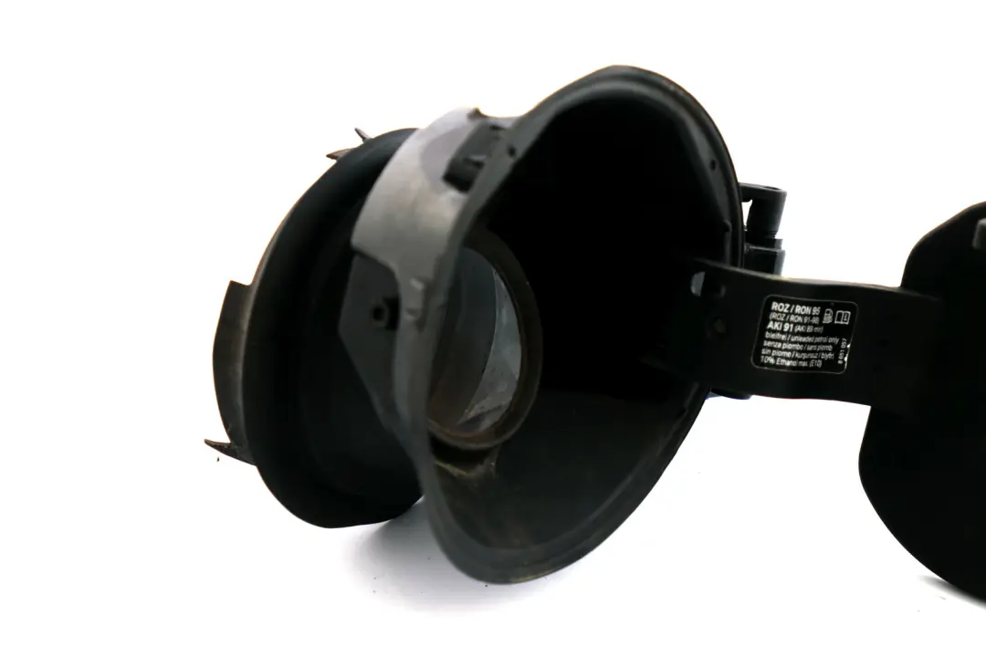 Carcasa de la tapa del depósito de combustible para Mini F56 LCI con número de pieza 7302241 Mini F56 LCI Carcasa de la tapa del depósito de combustible - SKU 7302241 - Número de pieza 7302241