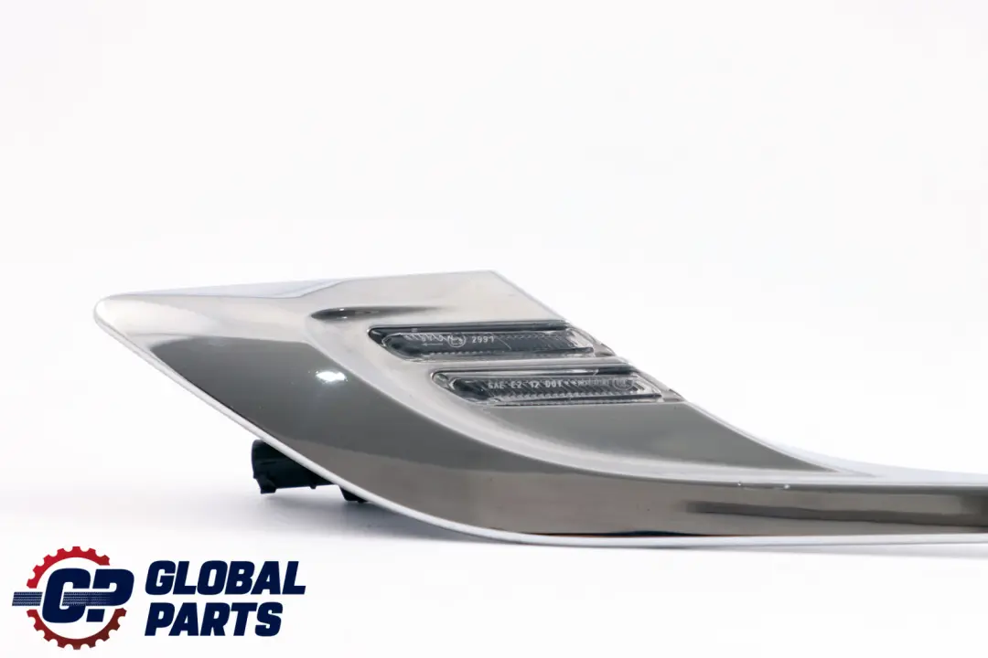 Luz Indicadora de Giro Adicional Izquierda Cromo para BMW Z4 E89 con número de pieza 7303243 BMW Z4 E89 Luz Indicadora de Giro Adicional Izquierda Cromo - SKU 7303243 - Número de pieza 7303243