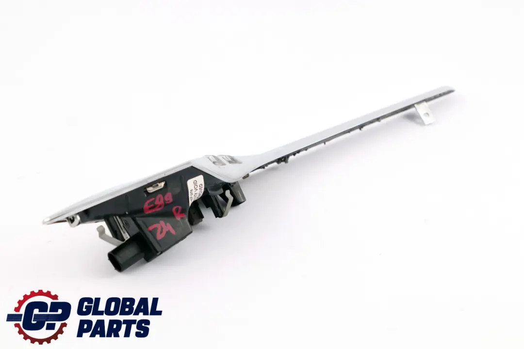 Feu Clignotant Additionnel Droit Chromé pour BMW Z4 E89 à propos du numéro de pièce 7303244 BMW Z4 E89 Feu Clignotant Additionnel Droit Chromé - SKU 7303244 - Numéro de pièce 7303244