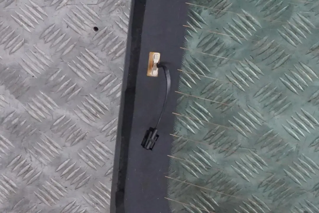 Trunk Lid Tailgate Window Glass AS2 Green UK to BMW 2 Series F22 F87 M2 Rear with Part number 7307737 BMW 2 Series F22 F87 M2 Rear Trunk Lid Tailgate Window Glass AS2 Green UK - SKU 7307737 - Part number 7307737