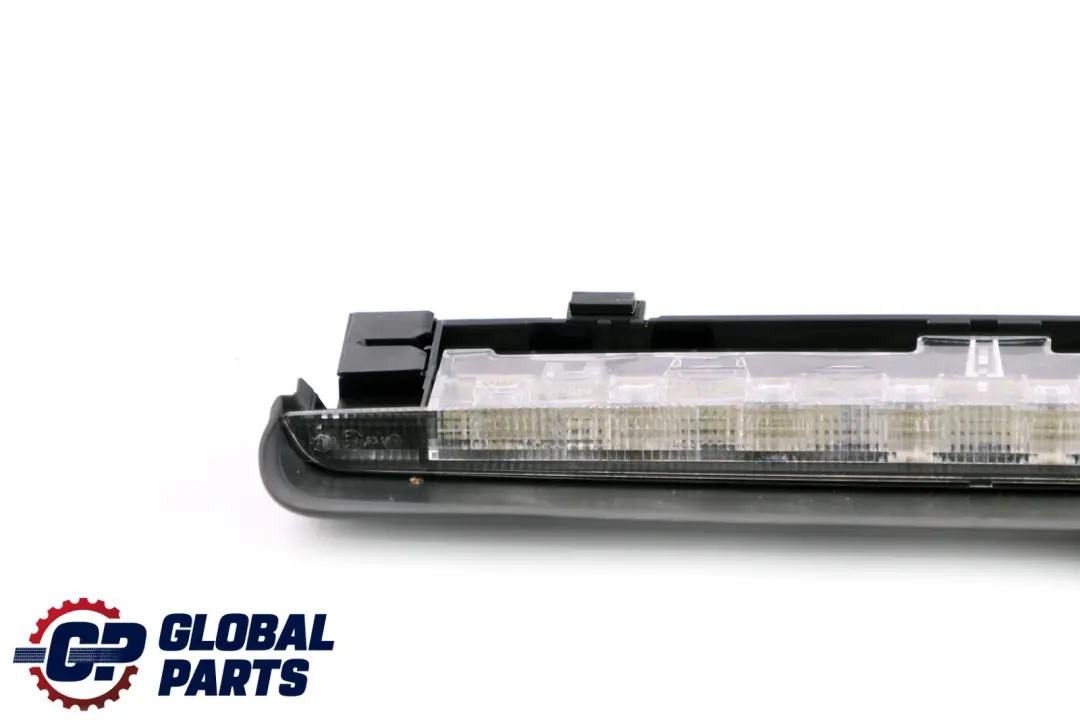 Luz de freno trasera tercera blanca para BMW 2 F22 F87 M2 con número de pieza 7311541 BMW 2 F22 F87 M2 Luz de freno trasera tercera blanca - SKU 7311541 - Número de pieza 7311541