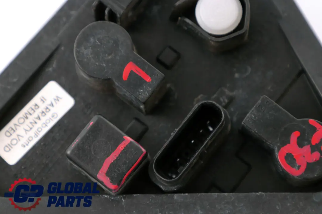 Support D'Ampoule Feu Arrière Panneau Latéral Gauche pour BMW F30 F80 M3 à propos du numéro de pièce 7313043 BMW F30 F80 M3 Support D'Ampoule Feu Arrière Panneau Latéral Gauche - SKU 7313043 - Numéro de pièce 7313043