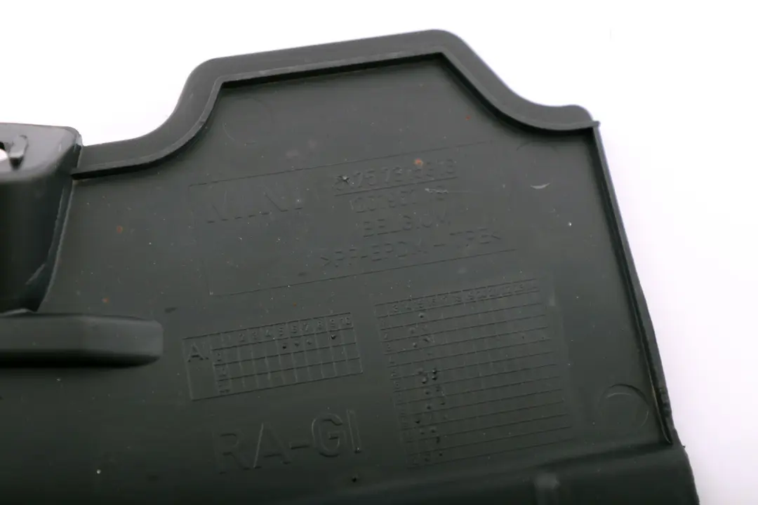 Tapa panelado bajos deposito derecha para Mini Cooper F55 F56 F57 con número de pieza 7315818 Mini Cooper F55 F56 F57 Tapa panelado bajos deposito derecha - SKU 7315818 - Número de pieza 7315818