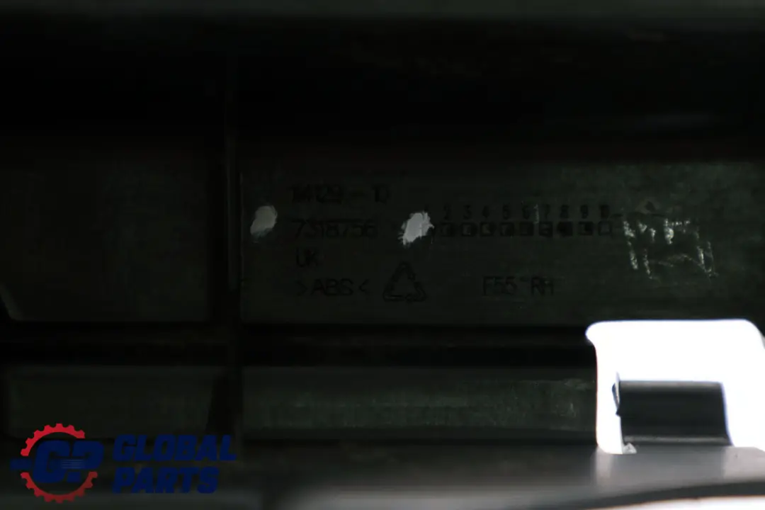 Guida rivestimento laterale paraurti posteriore destro per Mini F55 con numero di parte 7318756 Mini F55 Guida rivestimento laterale paraurti posteriore destro - SKU 7318756 - Numero di parte 7318756