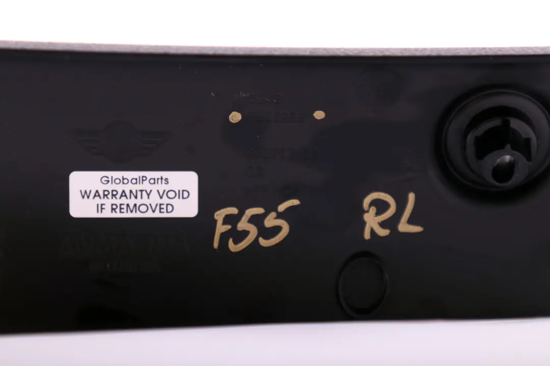 Coperchio del pannello di rivestimento laterale del bagagliaio per Mini F55 con numero di parte 7318939 Mini F55 Coperchio del pannello di rivestimento laterale del bagagliaio - SKU 7318939 - Numero di parte 7318939