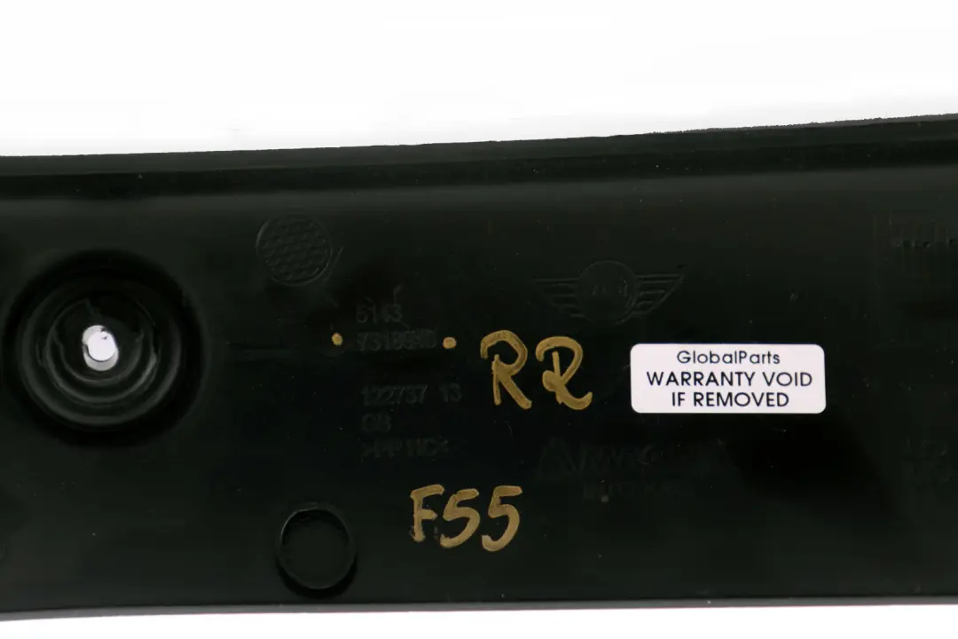 Boczna osłona pokrywy bagażnika prawy do Mini F55 o numerze 7318940 Mini F55 Boczna osłona pokrywy bagażnika prawy - SKU 7318940 - Numer Części 7318940