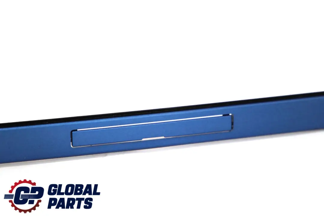 Modanatura Tetto Destro O/S Gutter Rail Trim Estorilblau Blu per BMW F20 F21 con numero di parte 7319536 BMW F20 F21 Modanatura Tetto Destro O/S Gutter Rail Trim Estorilblau Blu - SKU 7319536-EB - Numero di parte 7319536