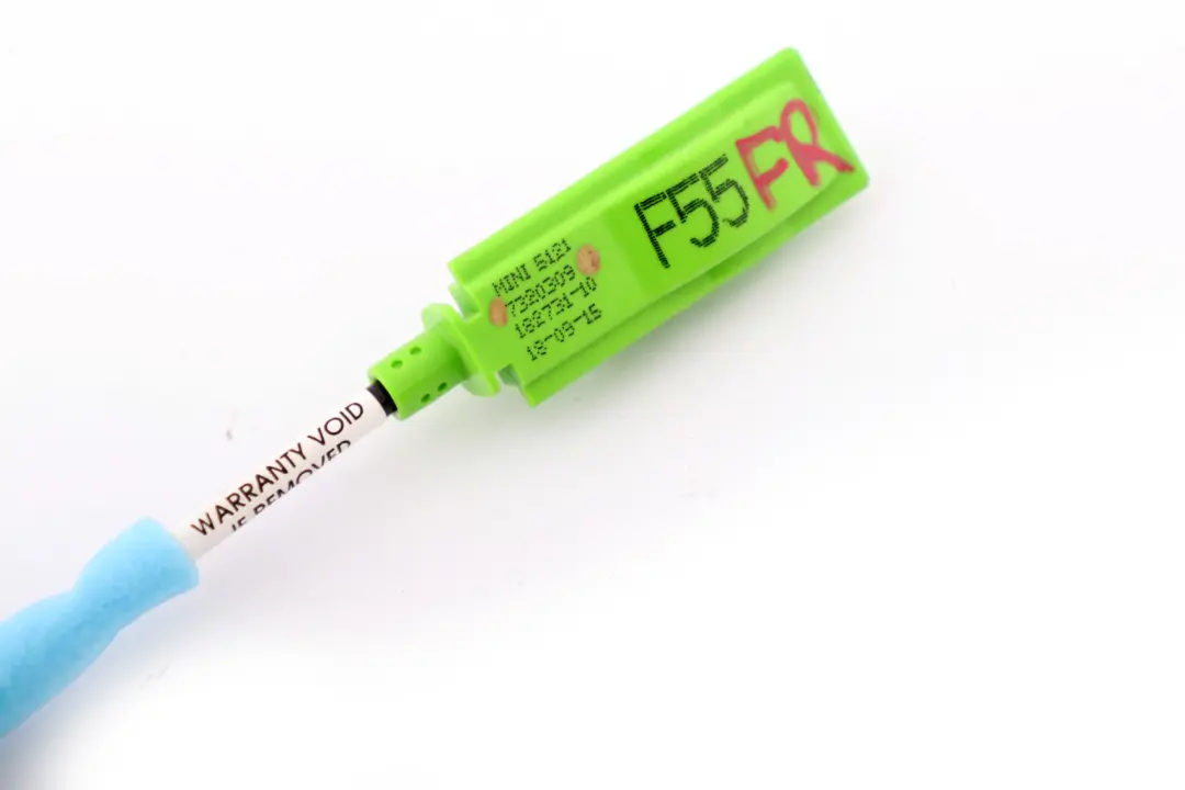 Cięgno linka zamka drzwi przód tył do MINI F55 o numerze 7320309 MINI F55 Cięgno linka zamka drzwi przód tył - SKU 7320309 - Numer Części 7320309