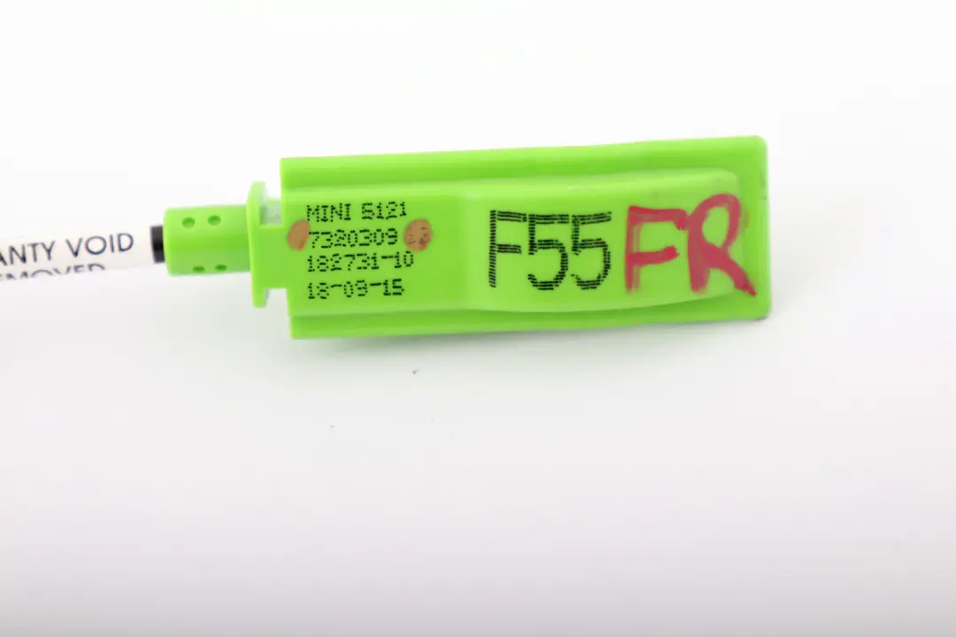 Cięgno linka zamka drzwi przód tył do MINI F55 o numerze 7320309 MINI F55 Cięgno linka zamka drzwi przód tył - SKU 7320309 - Numer Części 7320309