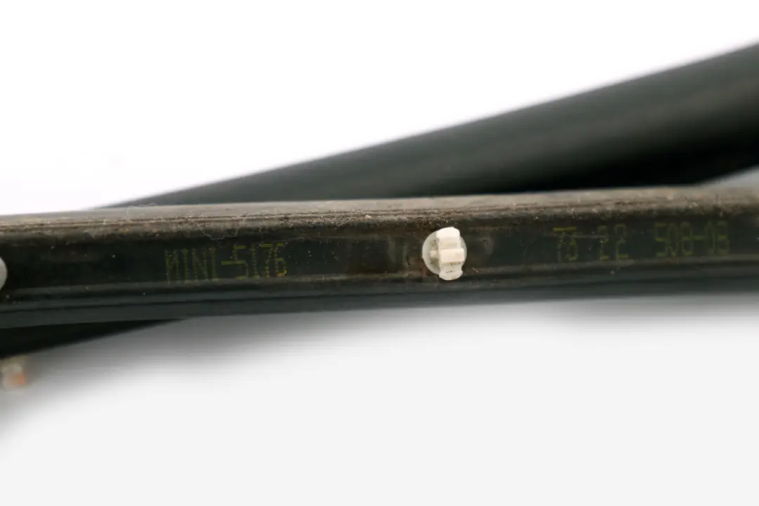 Dichtung Tuerfuge Unten Vorne für Mini Cooper One F55 mit Teilenummer 7322508 Mini Cooper One F55 Dichtung Tuerfuge Unten Vorne - SKU 7322508 - Teilenummer 7322508