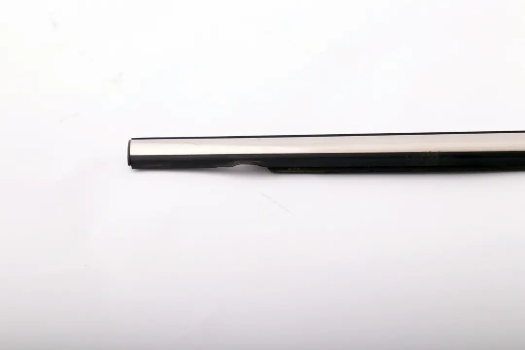 Trasera Derecha Moldura Panel Recortar Tira Cromo para Mini F55 con número de pieza 7322526 Mini F55 Trasera Derecha Moldura Panel Recortar Tira Cromo - SKU 7322526 - Número de pieza 7322526