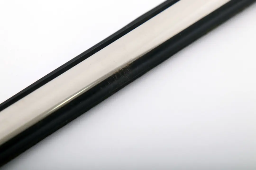 Trasera Derecha Moldura Panel Recortar Tira Cromo para Mini F55 con número de pieza 7322526 Mini F55 Trasera Derecha Moldura Panel Recortar Tira Cromo - SKU 7322526 - Número de pieza 7322526