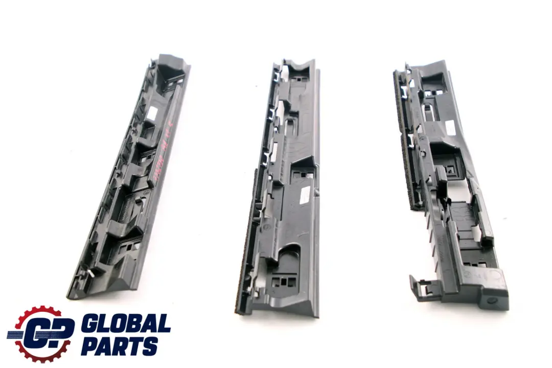 Set supporti per il coperchio della soglia gonna laterale destra per BMW X1 F48 con numero di parte 7332330 BMW X1 F48 Set supporti per il coperchio della soglia gonna laterale destra - SKU 7332330 - Numero di parte 7332330