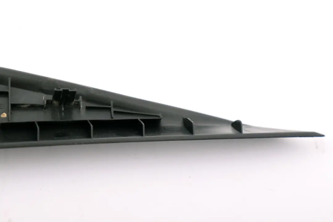 Esquina trasera derecha Cubierta de la puerta Negro para Mini F55 con número de pieza 7338844 Mini F55 Esquina trasera derecha Cubierta de la puerta Negro - SKU 7338844 - Número de pieza 7338844