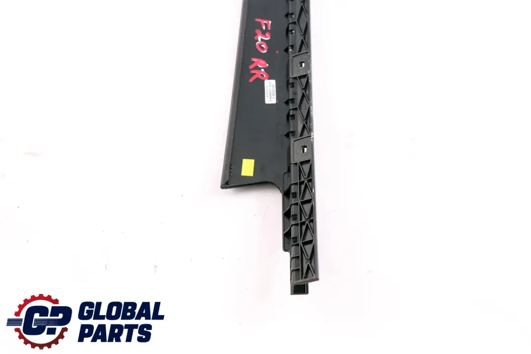 Acabado B-Pilar Recubrimiento Exterior Derecho Puerta Trasera para BMW F20 con número de pieza 7340628 BMW F20 Acabado B-Pilar Recubrimiento Exterior Derecho Puerta Trasera - SKU 7340628 - Número de pieza 7340628