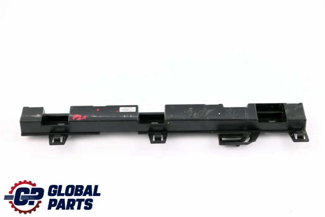 Set Halteleisten Destra per BMW F21 F22 LCI con numero di parte 7268074 BMW F21 F22 LCI Set Halteleisten Destra - SKU 7349086 - Numero di parte 7268074