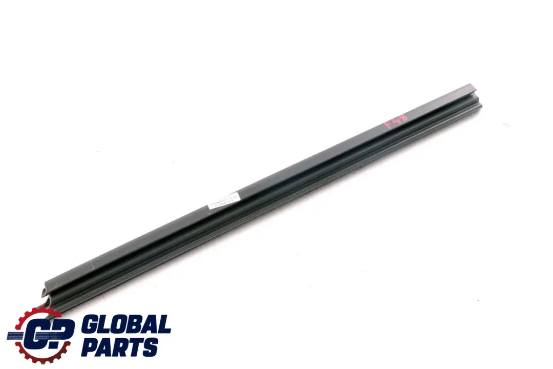 Finestrino posteriore destro Guarnizione interna del canale per BMW X1 F48 con numero di parte 7349660 BMW X1 F48 Finestrino posteriore destro Guarnizione interna del canale - SKU 7349660 - Numero di parte 7349660
