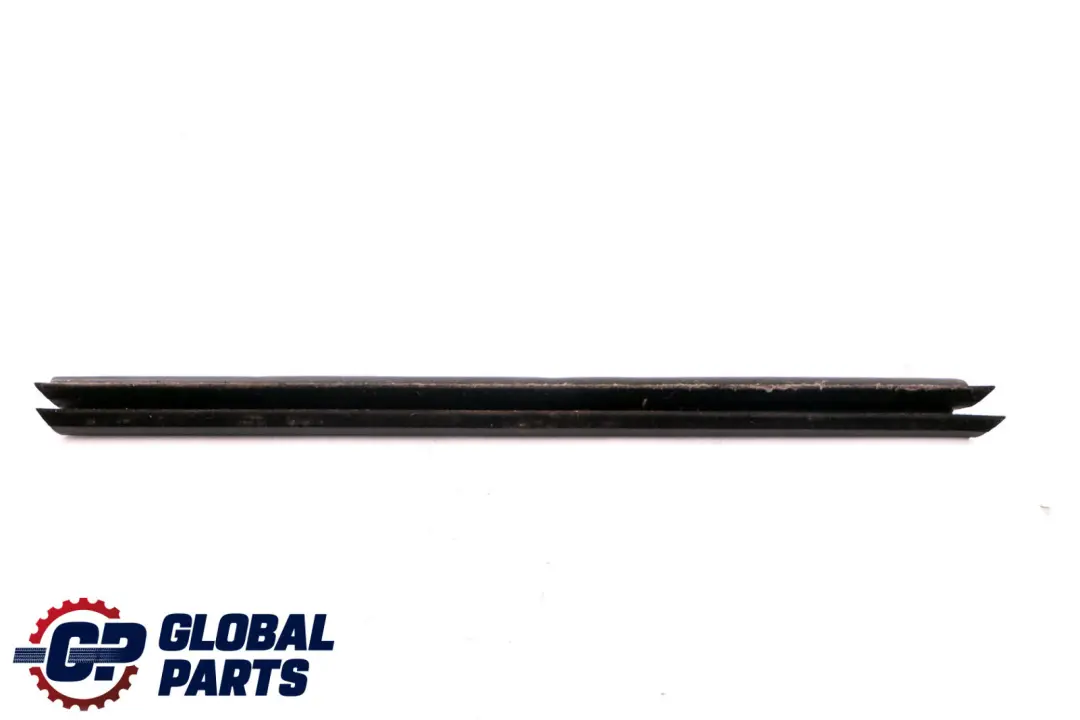 Finestrino posteriore destro Guarnizione interna del canale per BMW X1 F48 con numero di parte 7349660 BMW X1 F48 Finestrino posteriore destro Guarnizione interna del canale - SKU 7349660 - Numero di parte 7349660