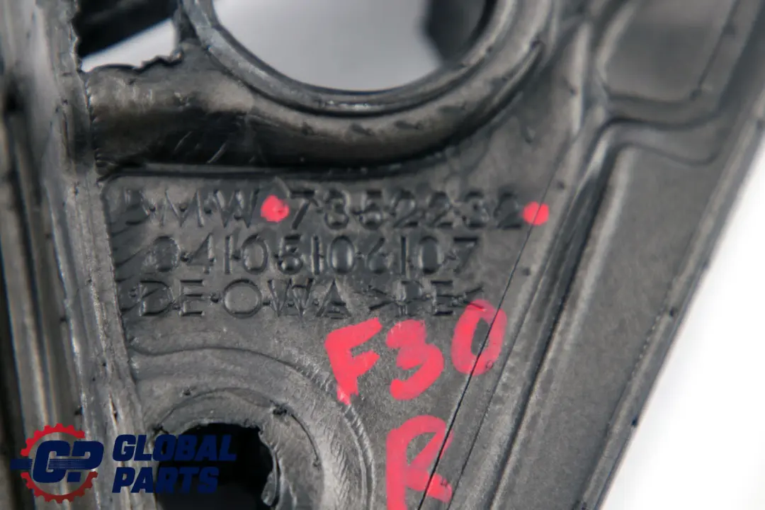 Junta Espejo Exterior Triangulo Derecho para BMW F30 F31 con número de pieza 7352232 BMW F30 F31 Junta Espejo Exterior Triangulo Derecho - SKU 7352232 - Número de pieza 7352232