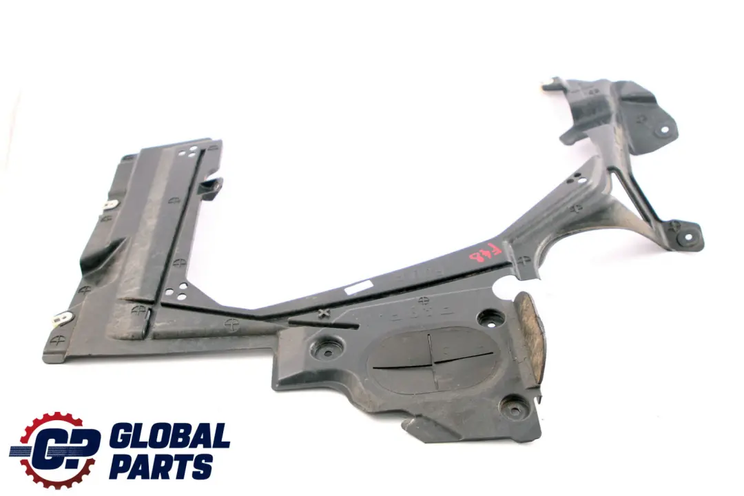 Rivestimento sottoscocca Serbatoio Destro Scudo Pavimento per BMW X1 F48 con numero di parte 7354760 BMW X1 F48 Rivestimento sottoscocca Serbatoio Destro Scudo Pavimento - SKU 7354760 - Numero di parte 7354760